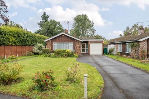 3 bedroom bungalow for sale, Emery Acres, Reading RG8