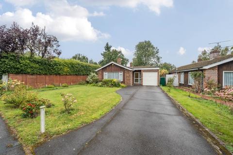 3 bedroom bungalow for sale, Emery Acres, Reading RG8