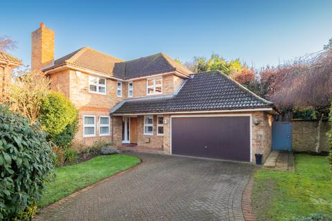 Bridleway Close, Surrey KT17