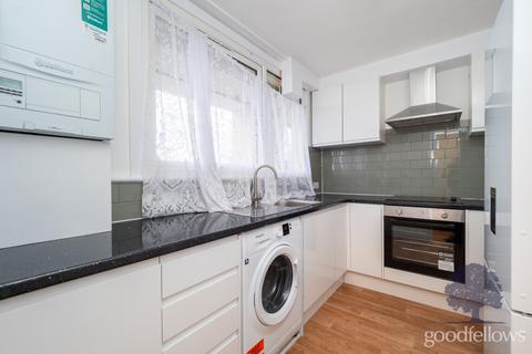 2 bedroom apartment to rent, Phipps Bridge Road, Mitcham CR4