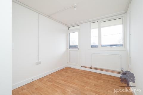 2 bedroom apartment to rent, Phipps Bridge Road, Mitcham CR4