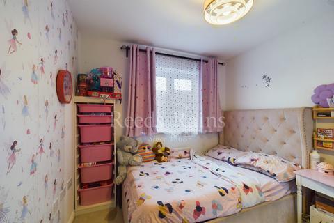 2 Halcrow Avenue, Dartford, DA1 5FX