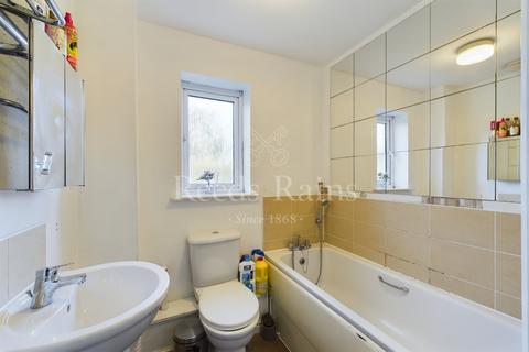 2 Halcrow Avenue, Dartford, DA1 5FX