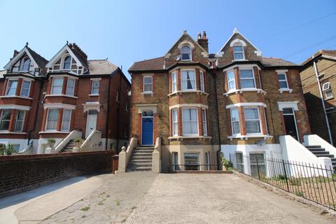 2 bedroom flat to rent, Maidstone Road, Kent ME4