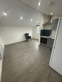 Studio to rent, Croydon CR0