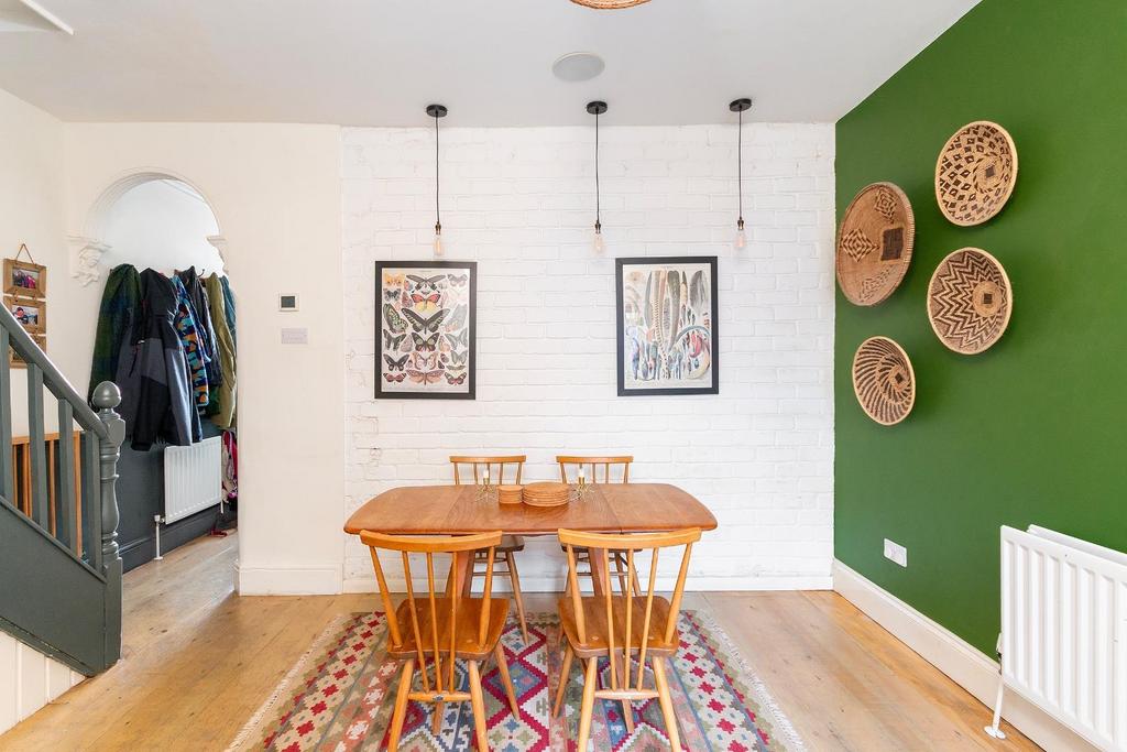 0 E4 SSE - Dining Room A.jpg