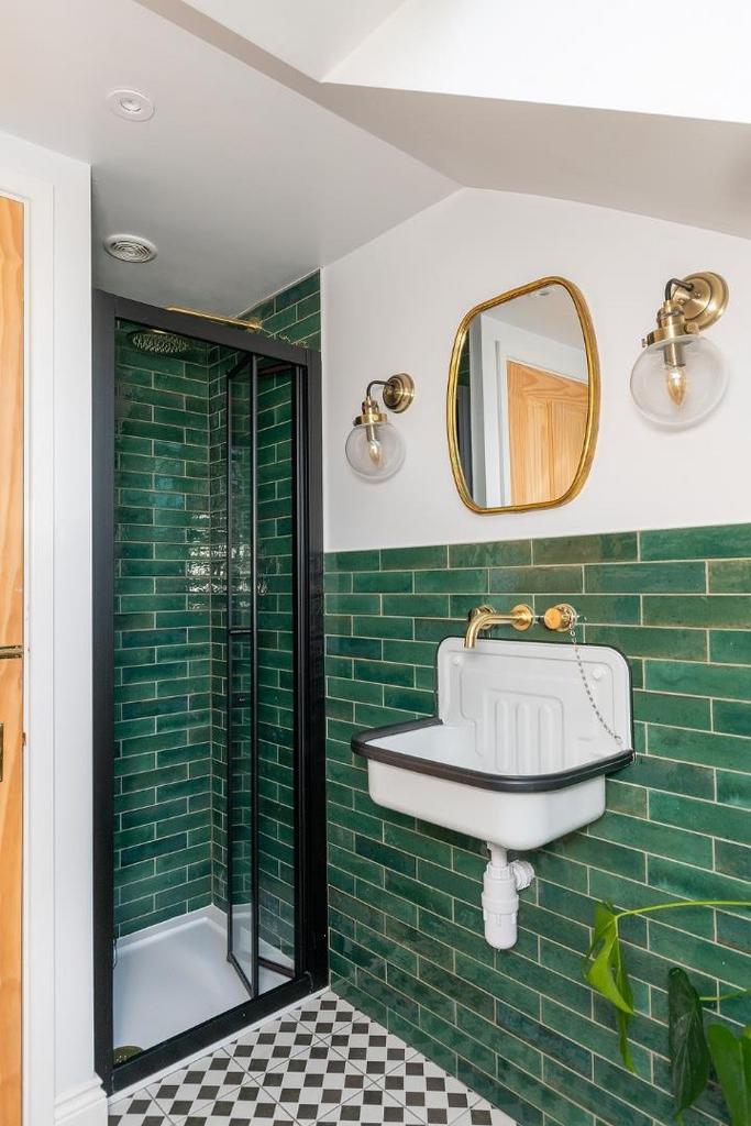 0 E4 SSE - Bathroom E.jpg