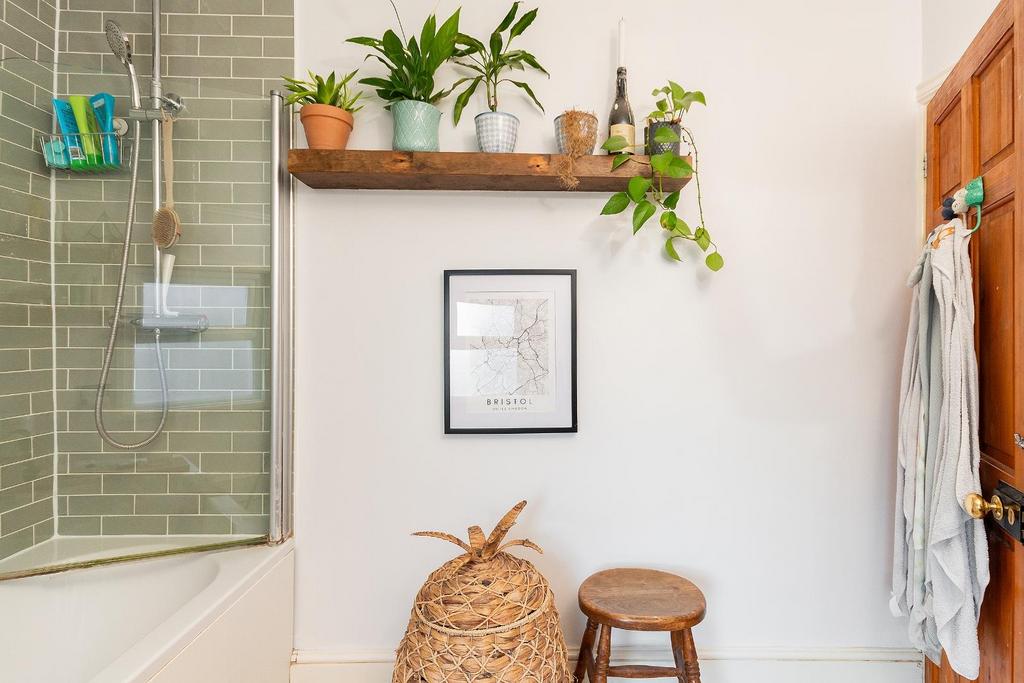 0 E4 SSE - Bathroom A.jpg