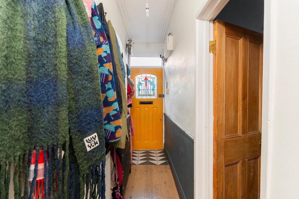 0 E4 SSE - Hallway A.jpg