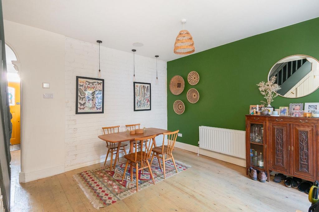 0 E4 SSE - Dining Room C.jpg