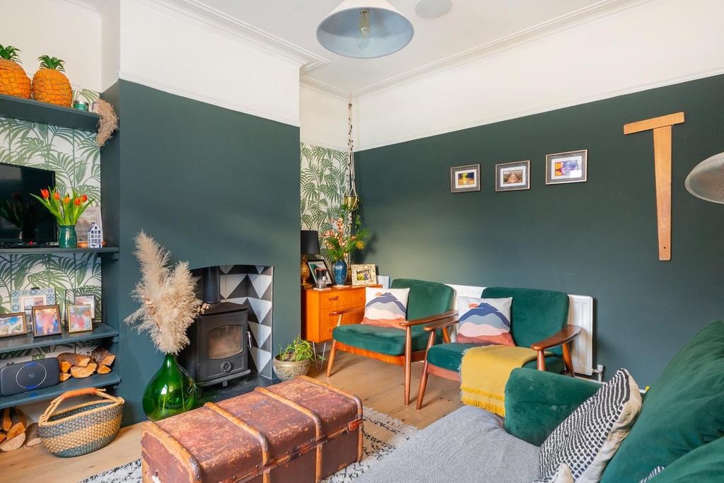 0 E4 SSE - Living Room C.jpg