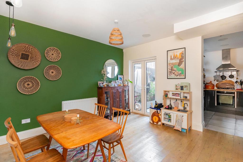 0 E4 SSE - Dining Room B.jpg