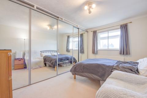 2 bedroom flat for sale, Heath Lodge, Bushey Heath, WD23