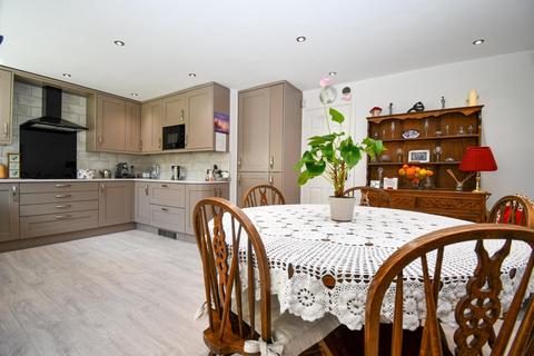 4 bedroom detached house for sale, Silverdale Avenue, Guiseley, Leeds