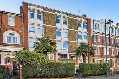Flat 3, River Court, 21 - 23 Richmond Hill, Richmond, TW10 6QY