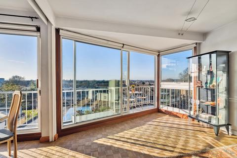 Flat 3, River Court, 21 - 23 Richmond Hill, Richmond, TW10 6QY