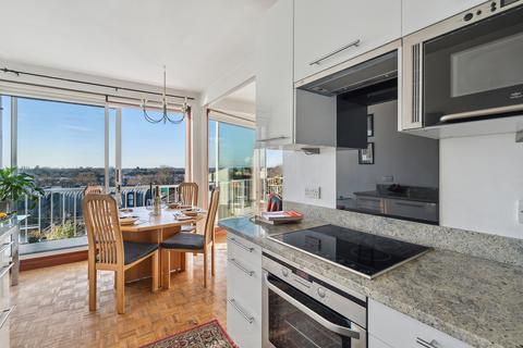 Flat 3, River Court, 21 - 23 Richmond Hill, Richmond, TW10 6QY