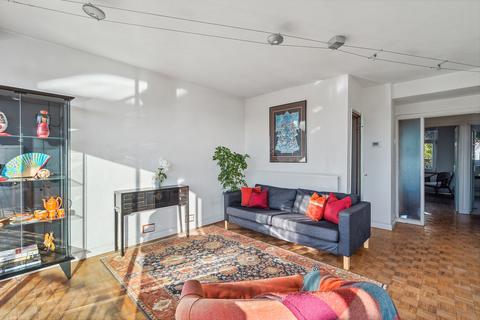 Flat 3, River Court, 21 - 23 Richmond Hill, Richmond, TW10 6QY