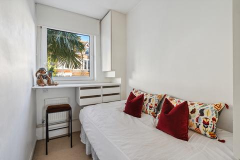 Flat 3, River Court, 21 - 23 Richmond Hill, Richmond, TW10 6QY