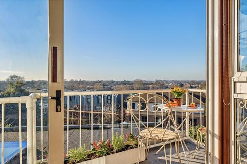 Flat 3, River Court, 21 - 23 Richmond Hill, Richmond, TW10 6QY