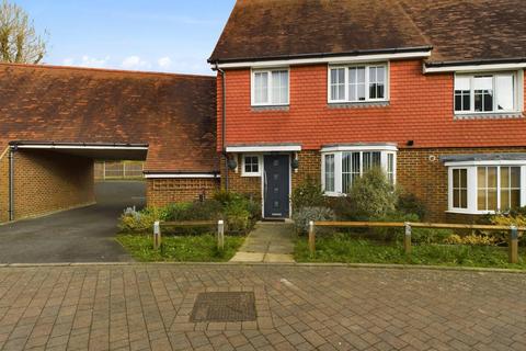 3 bedroom end of terrace house to rent, Bill Deedes Way, Aldington, TN25