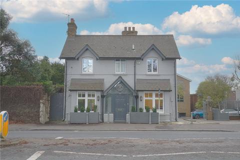 Hampton Court Road, East Molesey, KT8