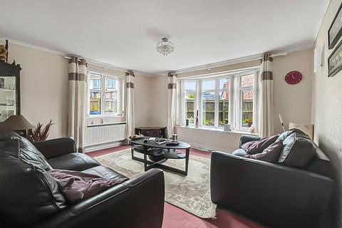 2 bedroom flat for sale, Green Way, Gloucester GL3