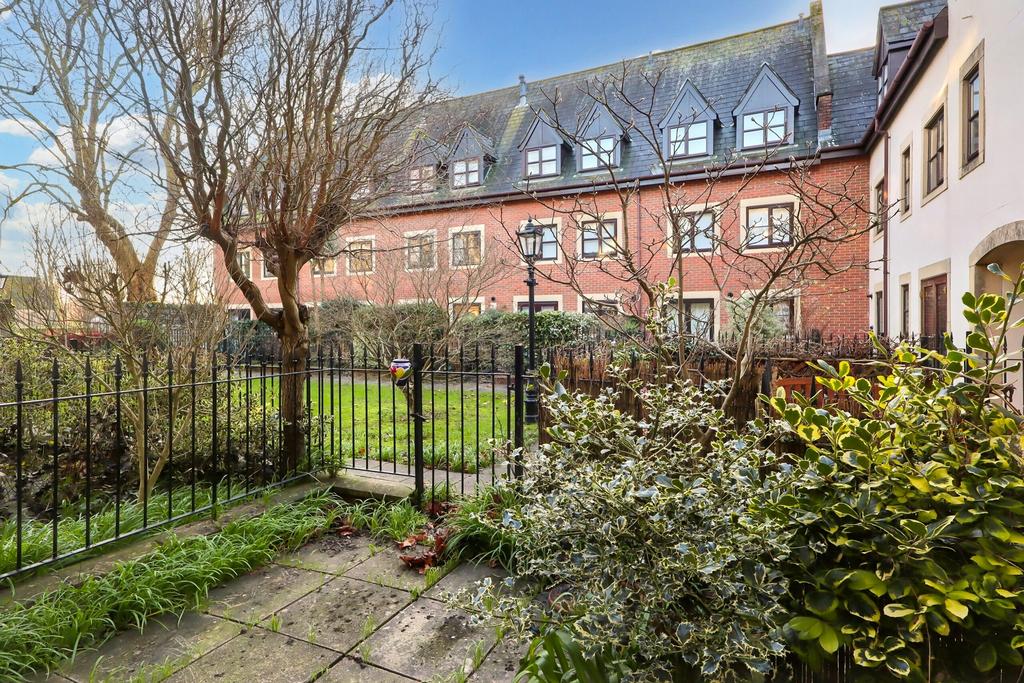 Rear garden into communal garden square