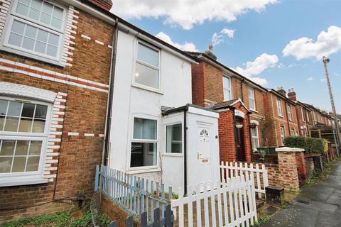 2 bedroom semi-detached house to rent, Ludlow Road, Guildford