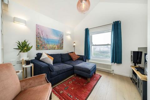 2 bedroom flat for sale, Linden Grove, London SE15