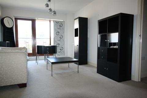 2 bedroom flat to rent, Rampling Court, Commonwealth Drive, Three Bridges, Crawley, West Sussex. RH10 1AP