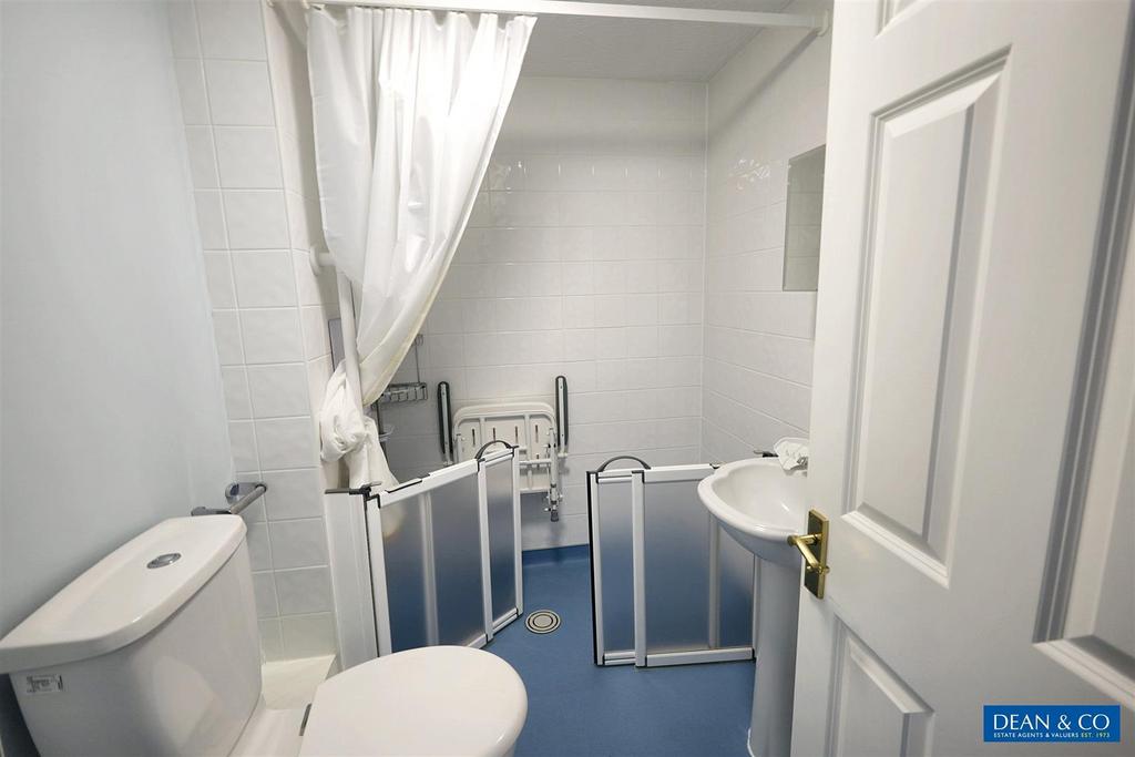 Wet room (formerly bathroom)
