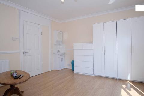 4 bedroom townhouse for sale, Lower Strand, Colindale, London NW9