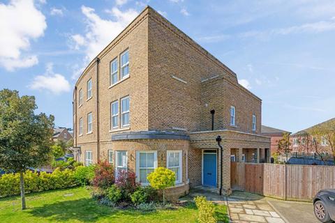 4 bedroom house for sale, Barrons Chase, Richmond TW10