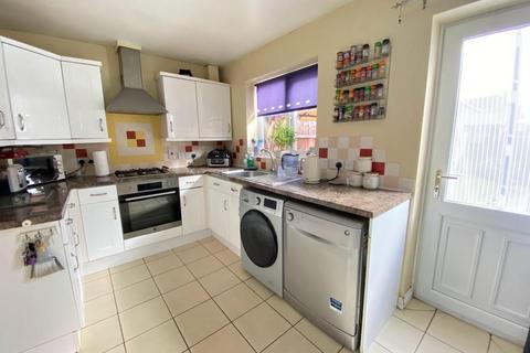 2 bedroom townhouse to rent, Lydstep Close, Derby DE21