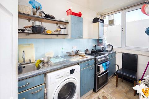 2 bedroom flat for sale, Lysander House, Temple Street, London, E2