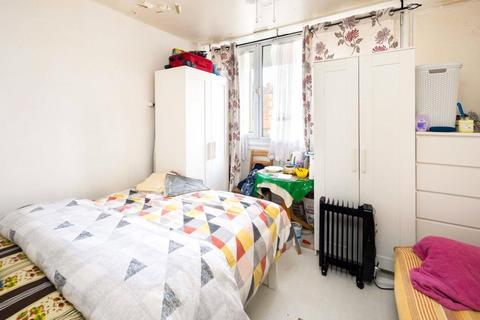 2 bedroom flat for sale, Lysander House, Temple Street, London, E2