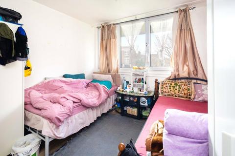 2 bedroom flat for sale, Lysander House, Temple Street, London, E2