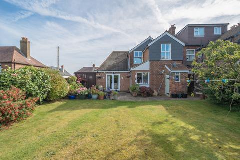 4 bedroom detached house for sale, Hill Road, Surrey GU26