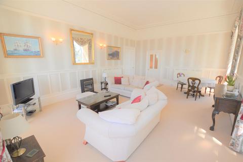 2 bedroom apartment to rent, Hesketh Crescent, Torquay, TQ1