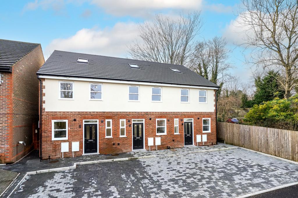 5-Aston-Close-1002