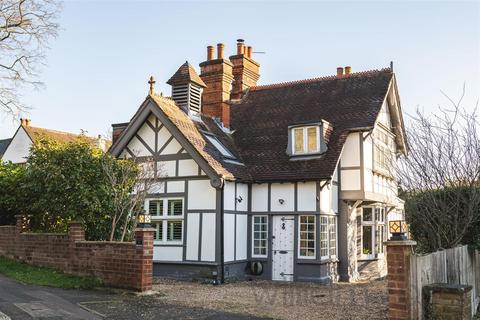 4 bedroom detached house for sale, Monkhams Lane, Woodford Green IG8