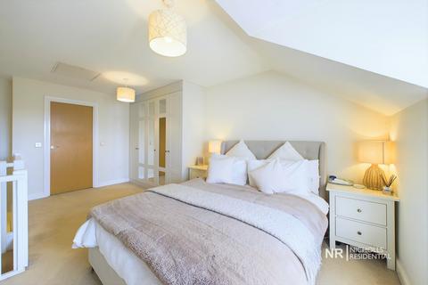 52 Cuddington Avenue, Worcester Park, KT4 7DB