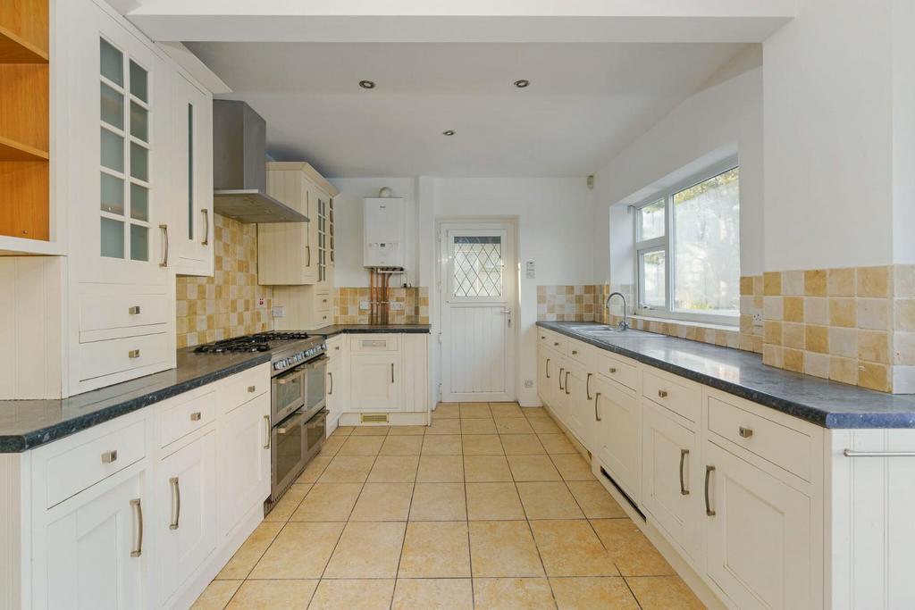 83920 Greystones Warm Lane Yeadon (11) low.jpg