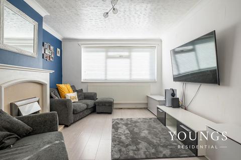 6 Birch Close, Canvey Island, SS8 9JG