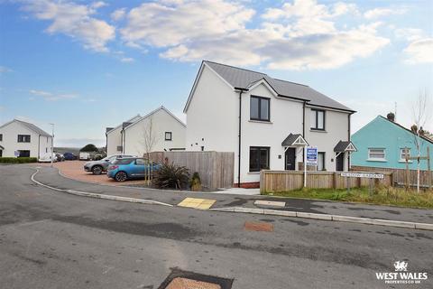 2 bedroom semi-detached house for sale, Meadow Gardens, Kilgetty