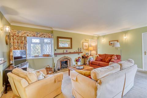 10 Oak Drive, Seisdon, Wolverhampton, WV5 7ET