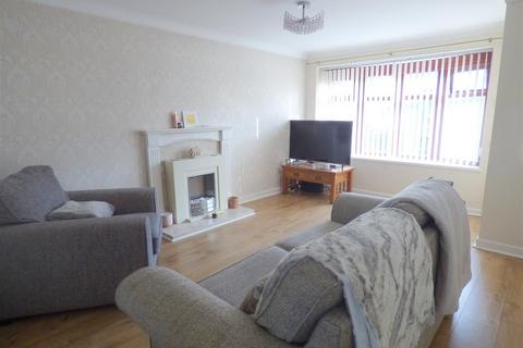 3 bedroom semi-detached house to rent, Chestnut Avenue, Haydock, St Helens