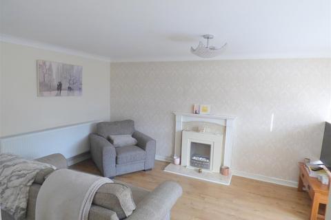 3 bedroom semi-detached house to rent, Chestnut Avenue, Haydock, St Helens