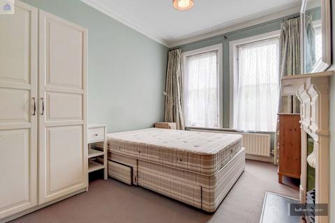 2 bedroom flat to rent, Hackford Road, Oval, London, SW9